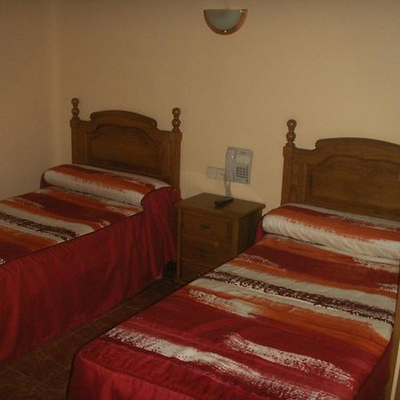Hostal La Nava Мадрид Экстерьер фото