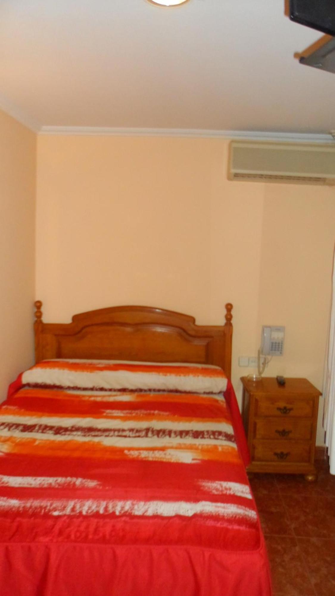 Hostal La Nava Мадрид Экстерьер фото