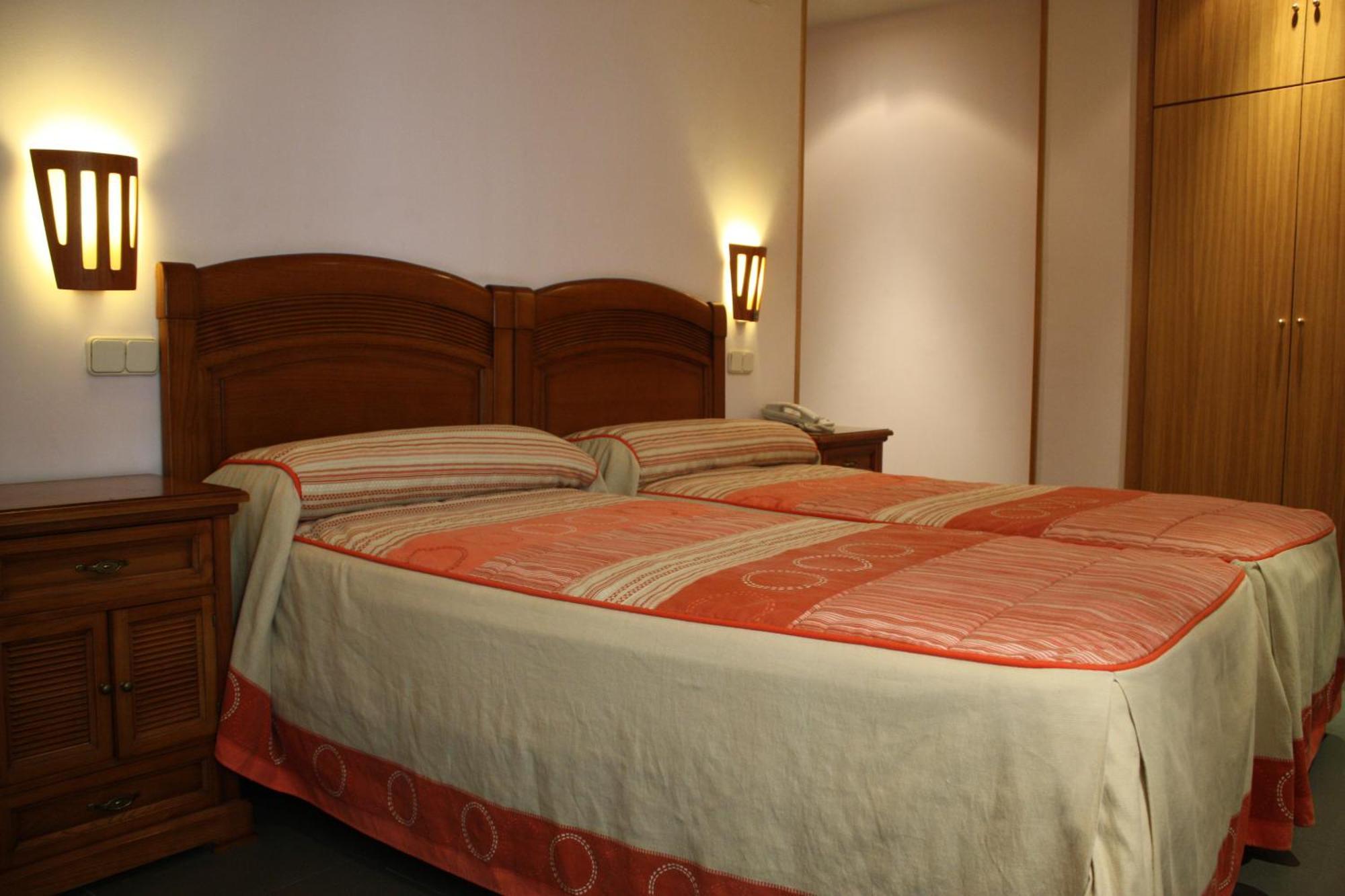 Hostal La Nava Мадрид Экстерьер фото