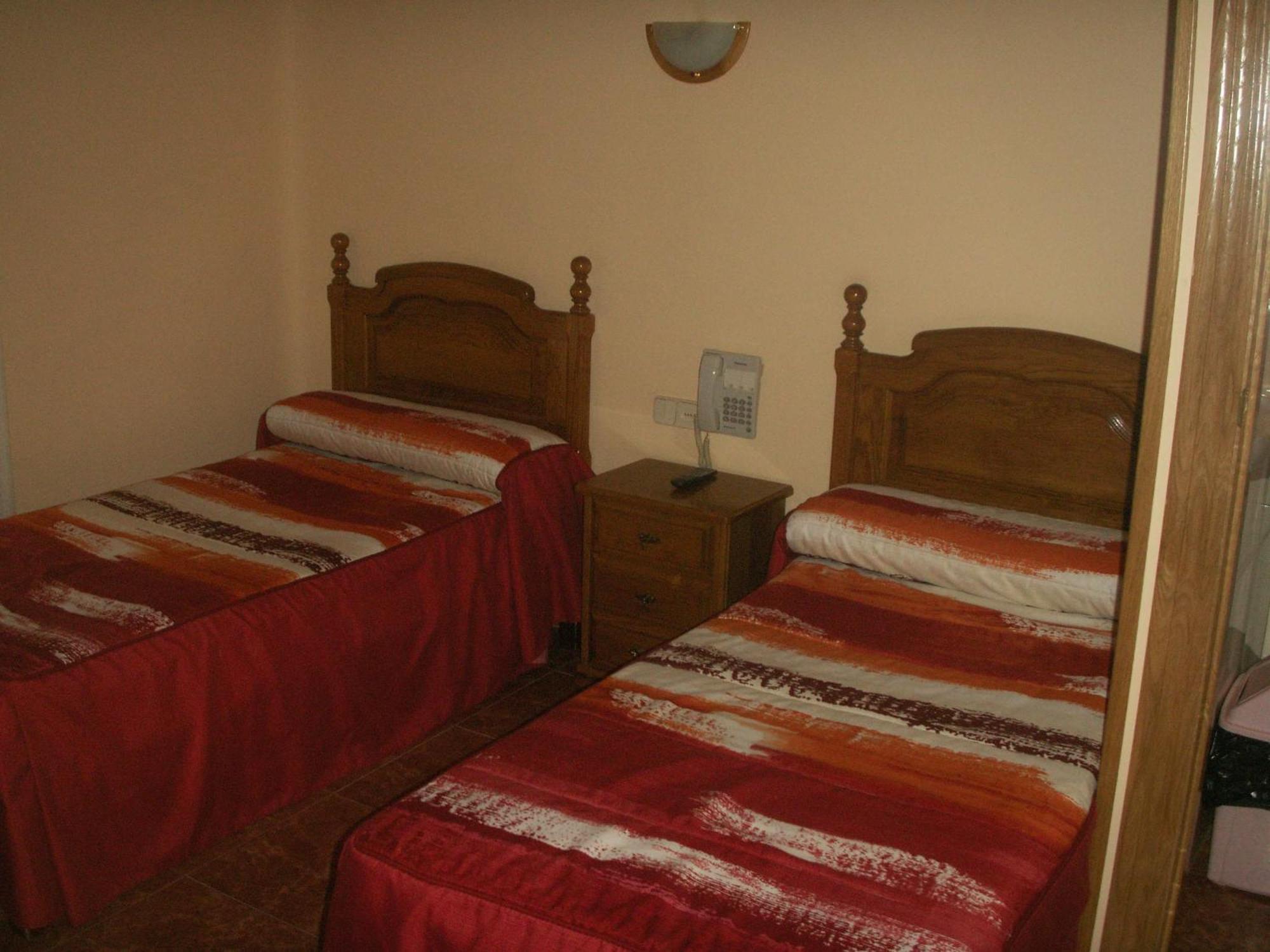 Hostal La Nava Мадрид Экстерьер фото