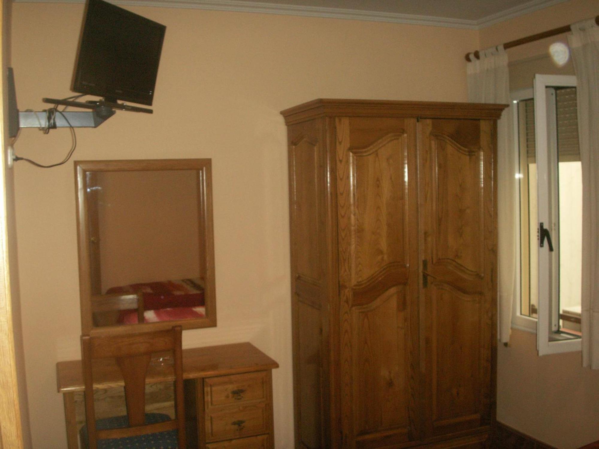 Hostal La Nava Мадрид Экстерьер фото