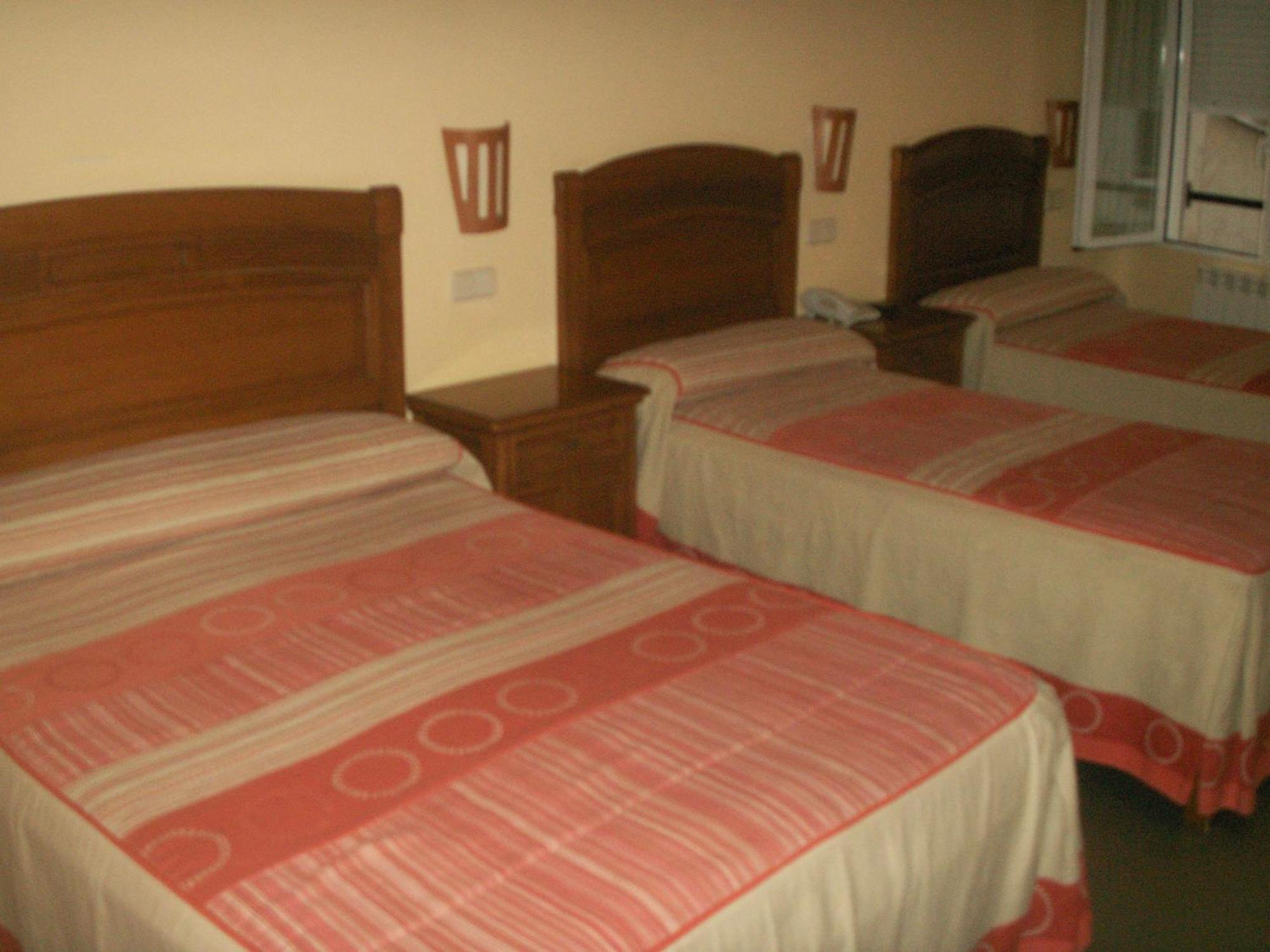 Hostal La Nava Мадрид Экстерьер фото