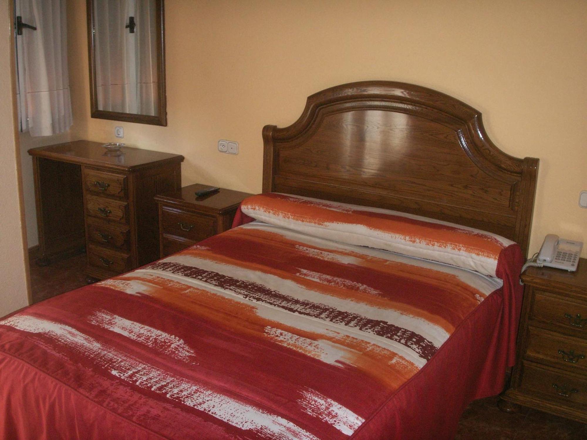Hostal La Nava Мадрид Экстерьер фото