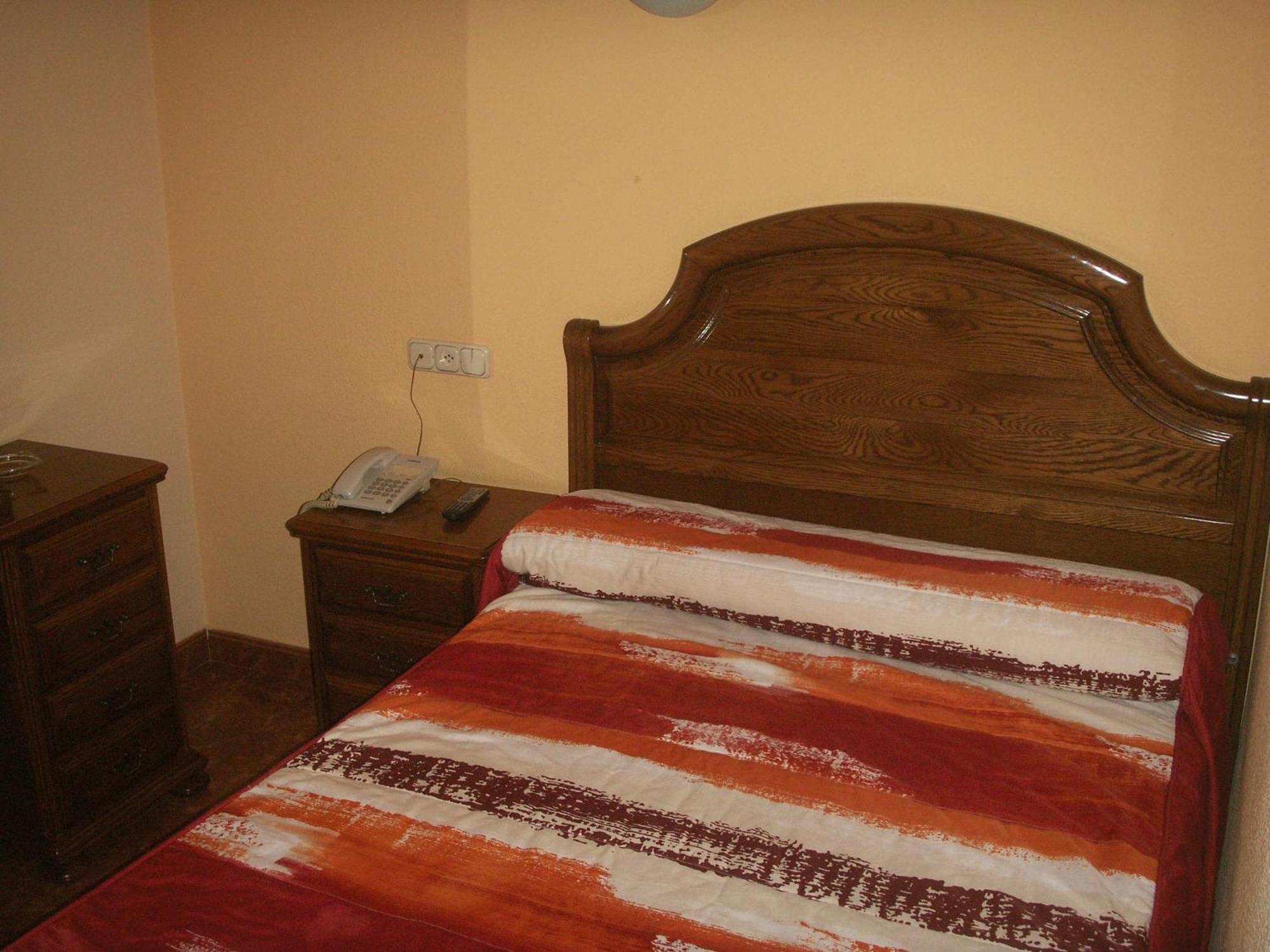 Hostal La Nava Мадрид Экстерьер фото