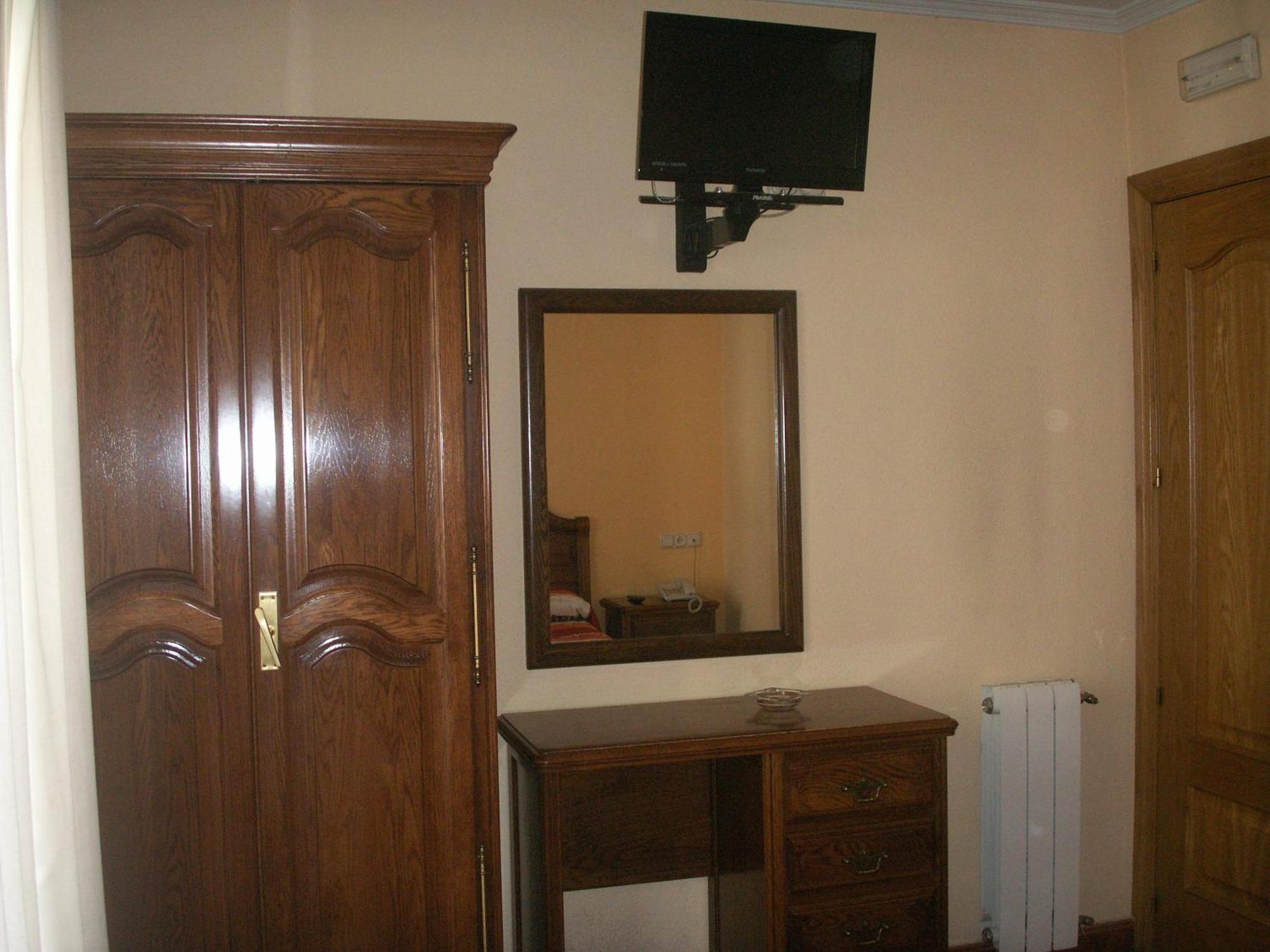 Hostal La Nava Мадрид Экстерьер фото