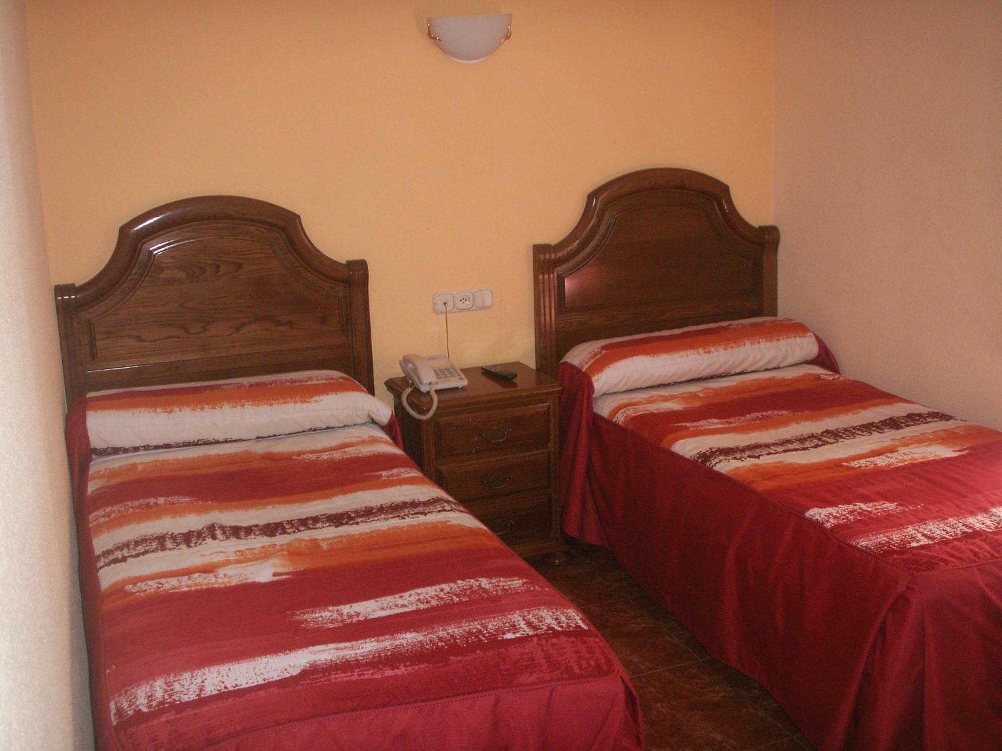Hostal La Nava Мадрид Экстерьер фото