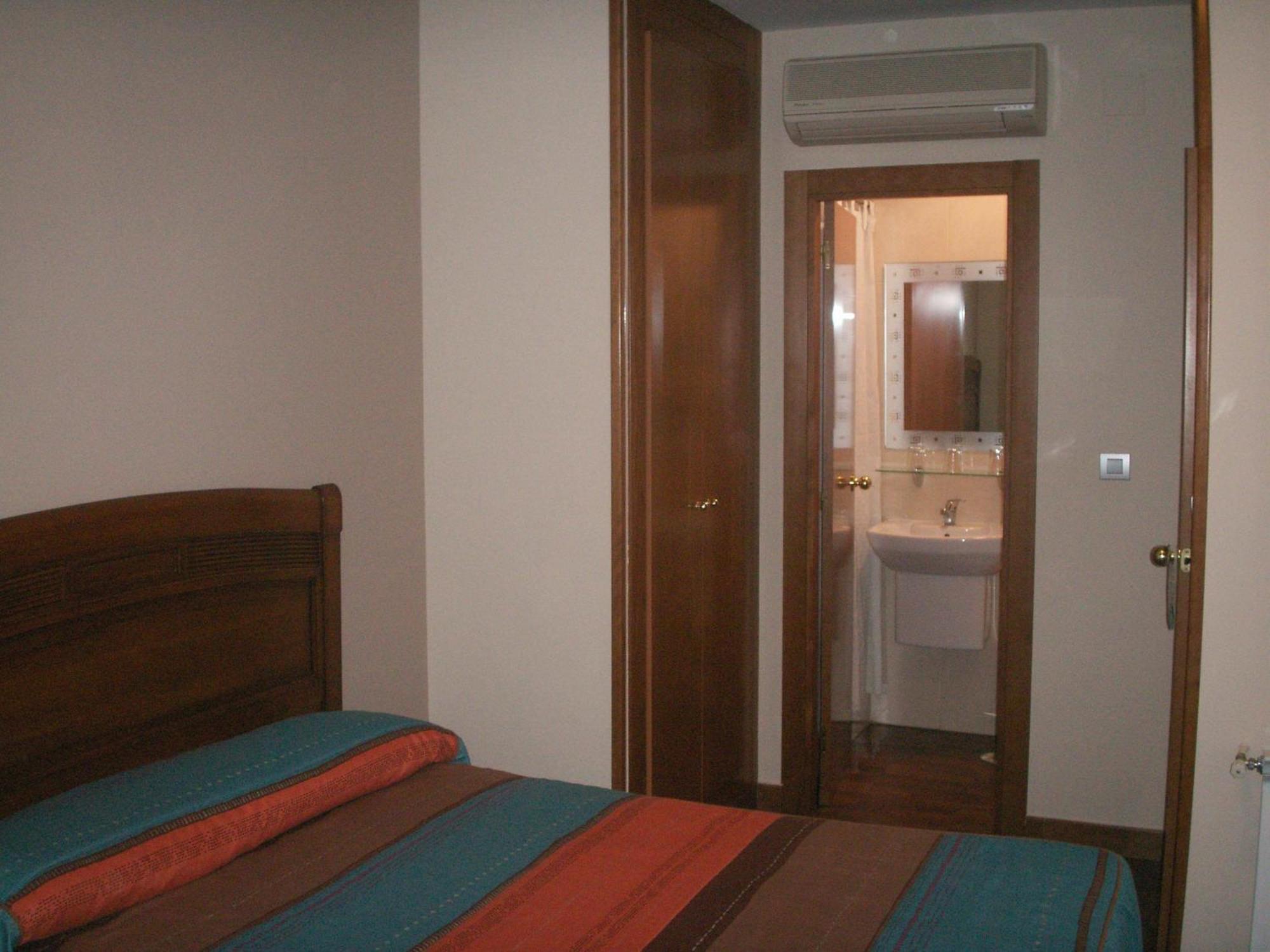 Hostal La Nava Мадрид Экстерьер фото