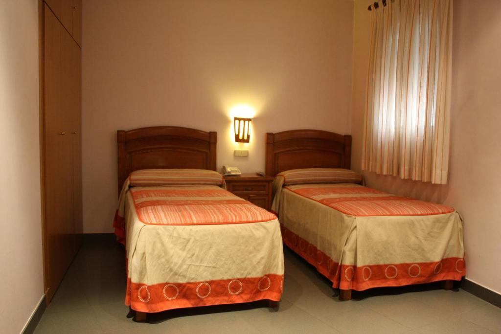 Hostal La Nava Мадрид Экстерьер фото